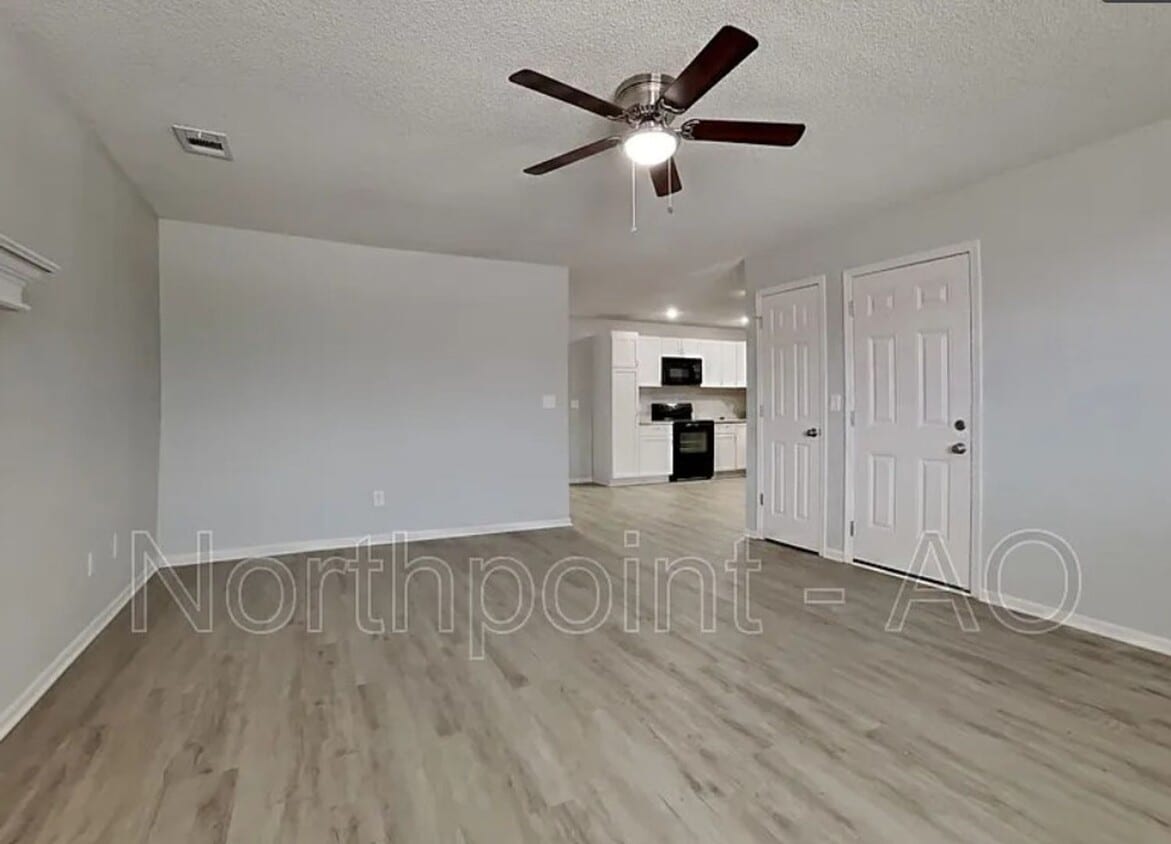 Building Photo - Coming Soon! 3 BR/2BA | Newly Renovated Single Family Home | In Grain Valley!