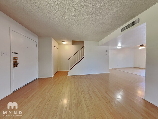 Foto del edificio - 4305 W Solano Dr N