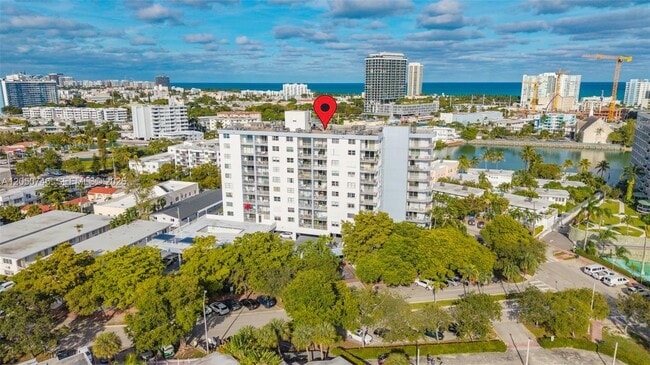 Building Photo - 6900 Bay Dr