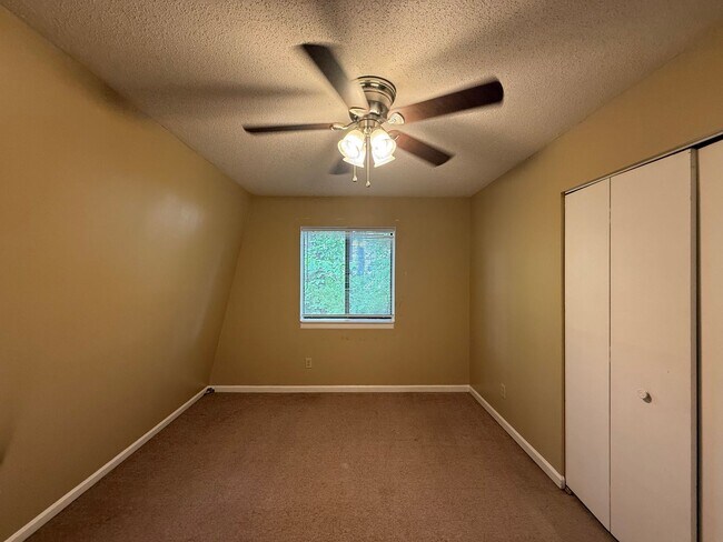 Foto del edificio - Two bedroom, 1 bath apartment in Haw River