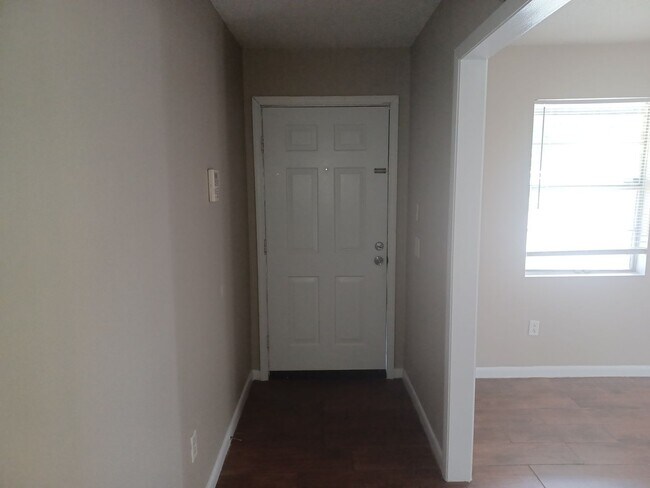 Foto del edificio - 120 Glenn Bryant Rd