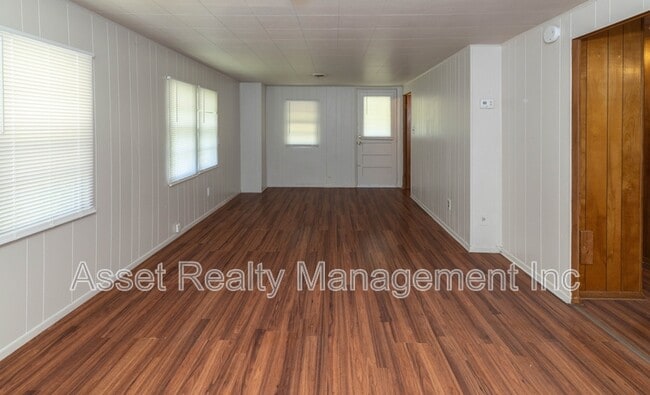 Building Photo - 102 Wainwright Rd