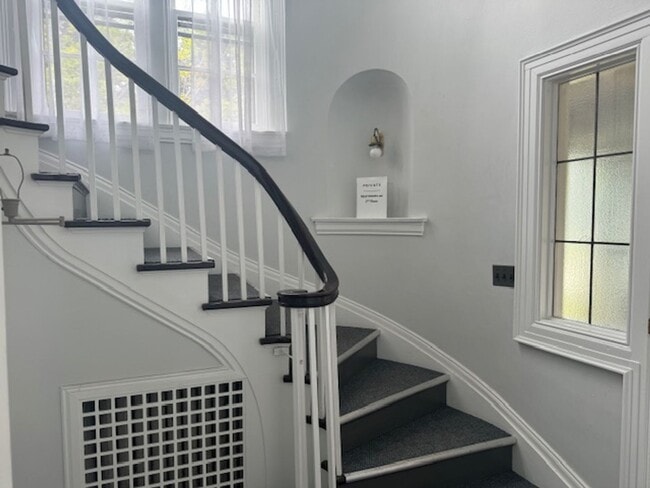 Building Photo - 775 University Ave