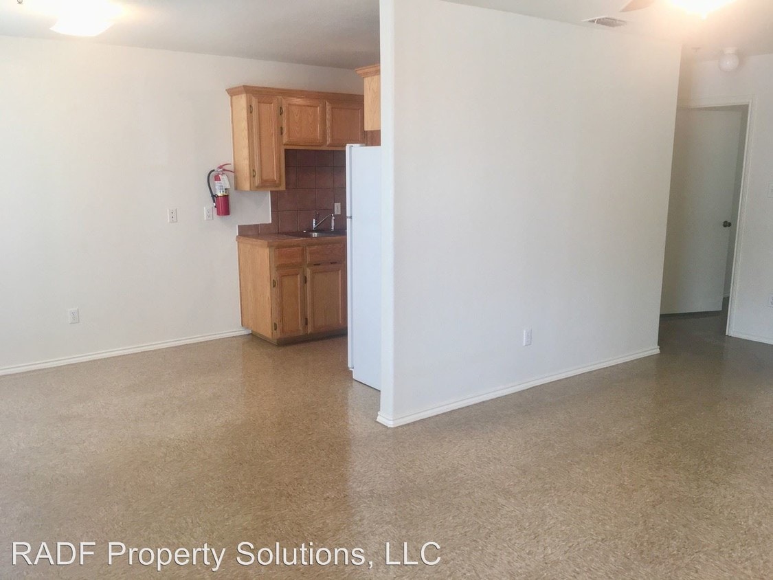 Primary Photo - 1300 Del Oro Ln