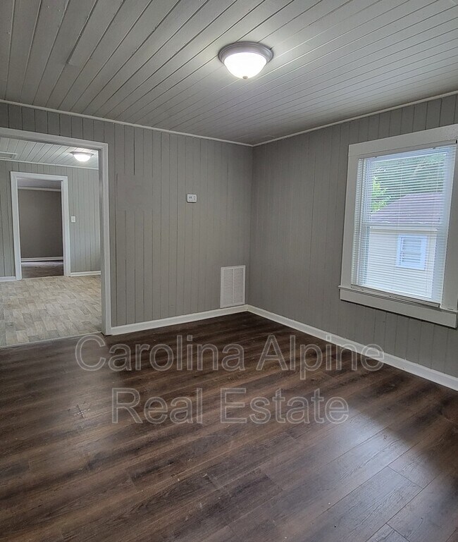 Building Photo - 1104 Spann St