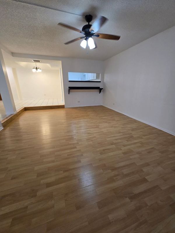 Building Photo - 3730 Inverrary Dr