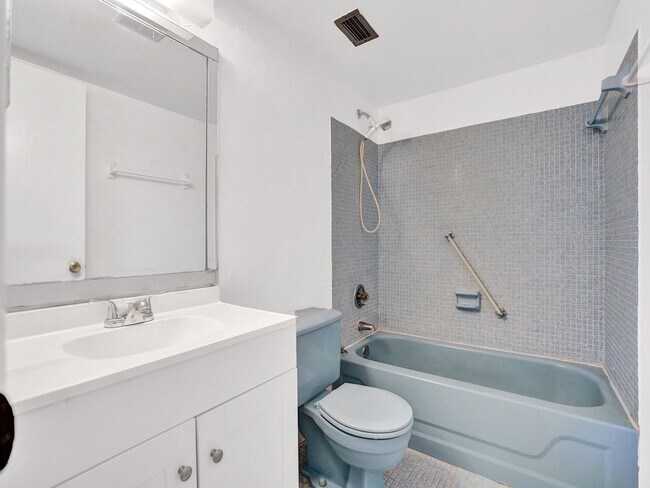 Foto del edificio - 2 bedroom 2 bath condo in Delray Beach 55 ...