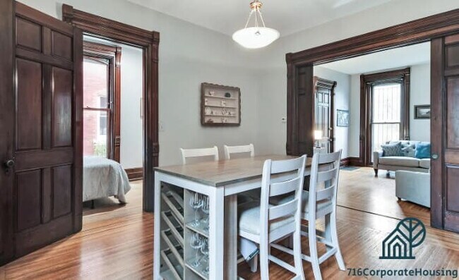 Foto del edificio - Furnished 2-Bedroom Lower Apartment on Prospect Ave