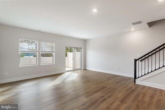 Building Photo - 226 MATILDA