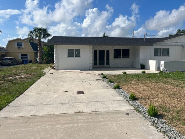 Building Photo - Modern Fully Remodelled Waterfront - POOL ...