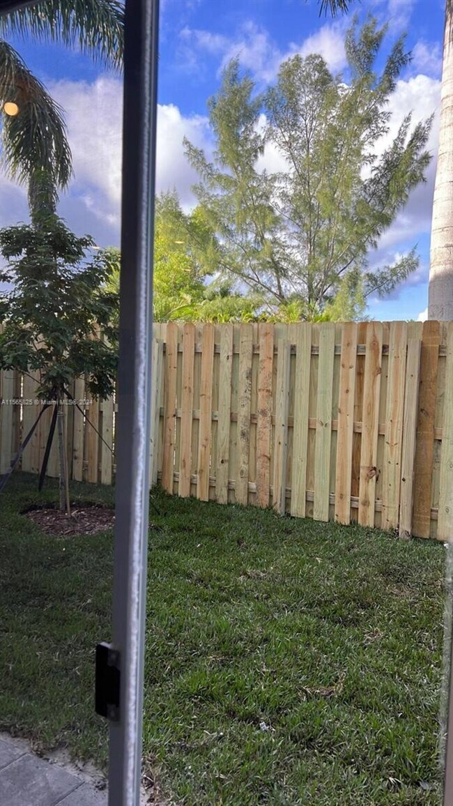 Building Photo - 2611 SE 10TH ST