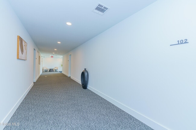 Foto del edificio - 9 Laura Dr