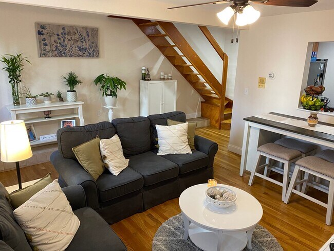 Photo - South Boston 2bed / 1bath with laundry in unit. Apartment