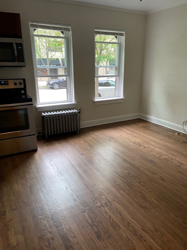 living room - Diversey Manor