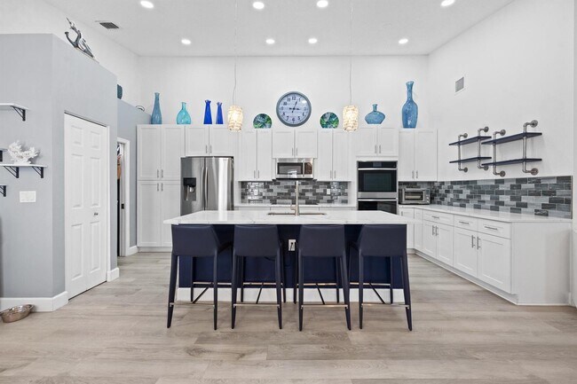 Building Photo - 10761 Pelican Dr