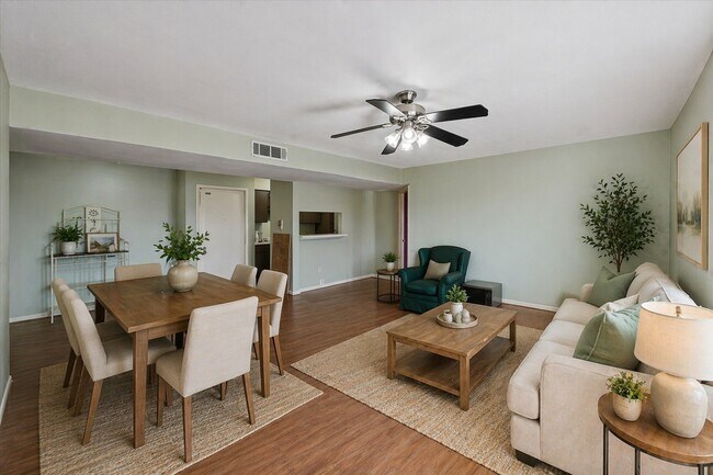 Foto del edificio - 8517 Hearth Dr