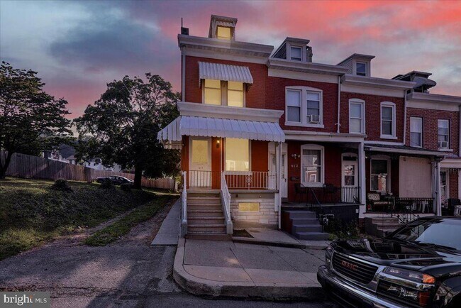 Building Photo - 614 S 18 1/2 St