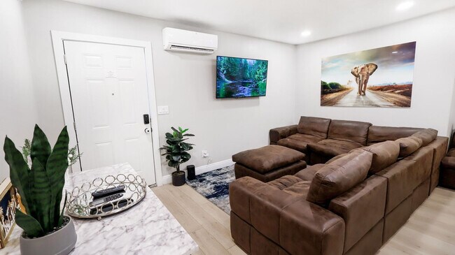 Foto del edificio - 1059 Gillespie Dr