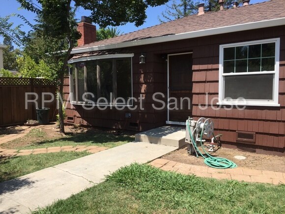 Building Photo - 460 Sleeper Ave