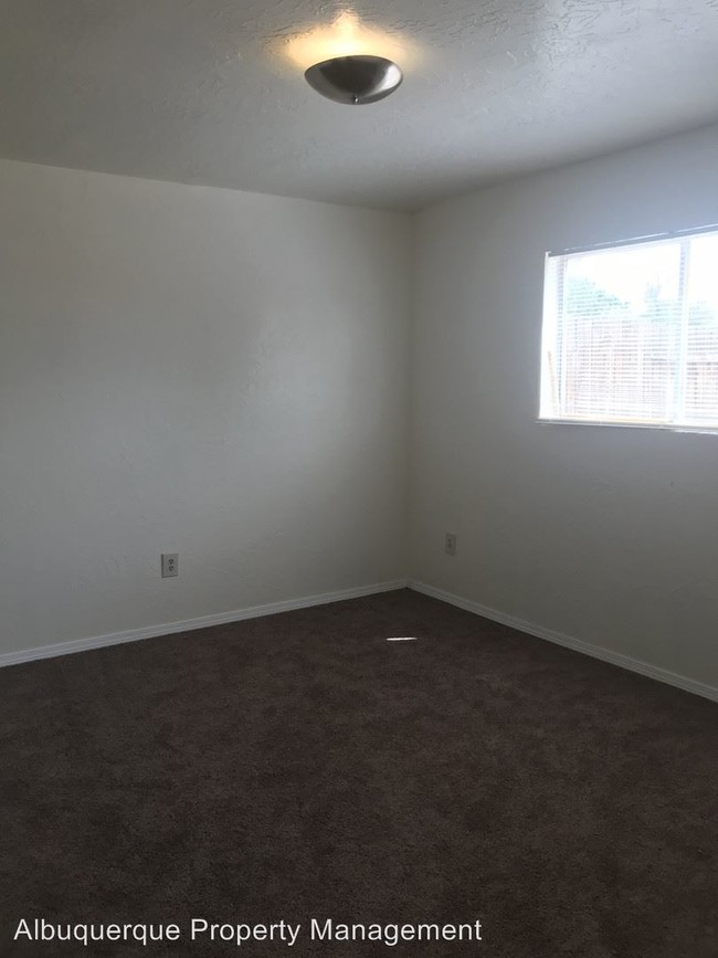 Building Photo - 2 br, 1 bath Apartment - 2712 Isleta Blvd SW