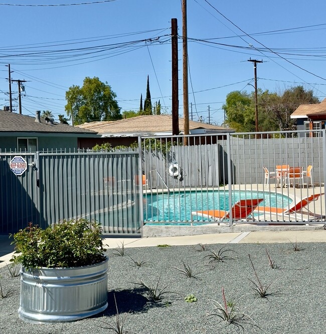 Building Photo - DON’T LIVE ABOVE OR BELOW ANYONE…NEWLY RENOVATED UNITS AND COMMUNITY.