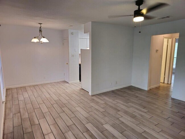 Foto del edificio - 5402 Rose Hill Cir