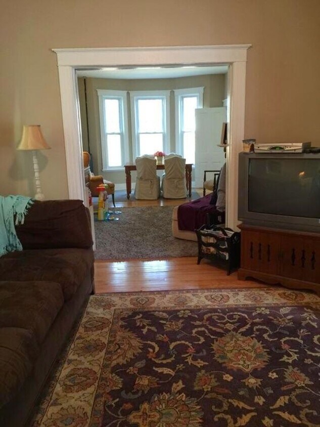 Primary Photo - **Available June 1** 4/5 Bedrooms in this ...