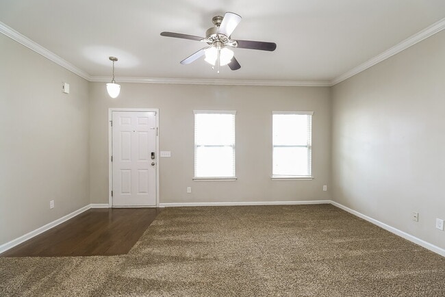 Building Photo - 11519 McDunkeld Dr