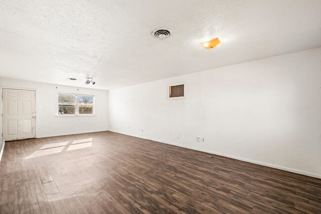 Foto del edificio - 5614 44th St