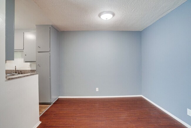 Foto del edificio - 6545 S Victoria Ave