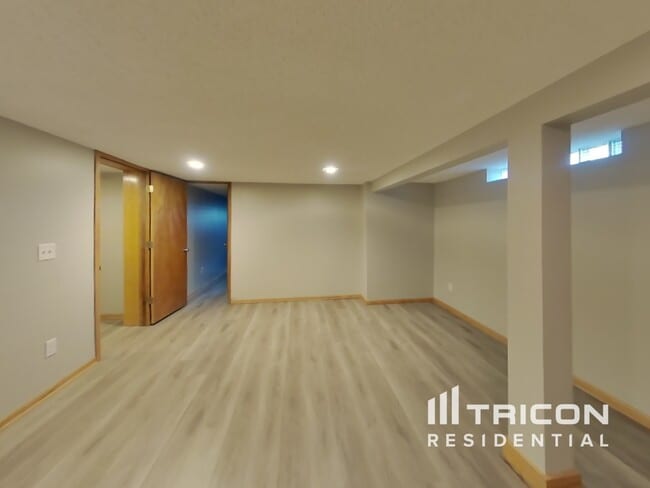 Foto del edificio - 600 Manor Dr NE