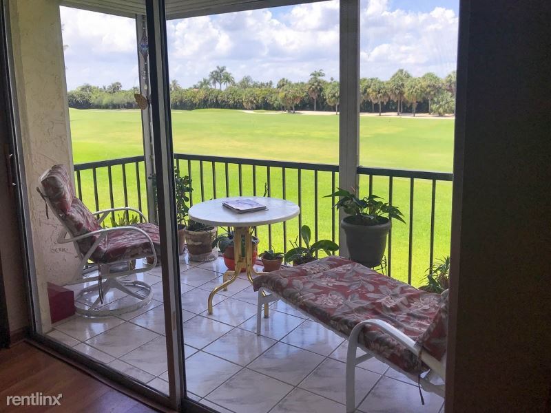 9411 N Hollybrook Lake Dr, Pembroke Pines, FL 33025 Condo for Rent in