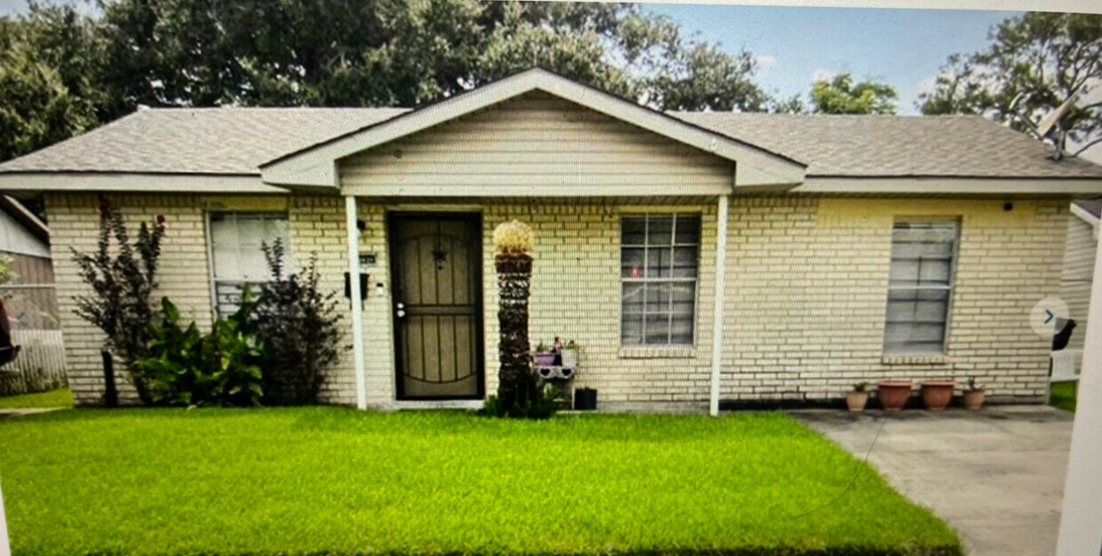Primary Photo - 2821 Bacchus Dr