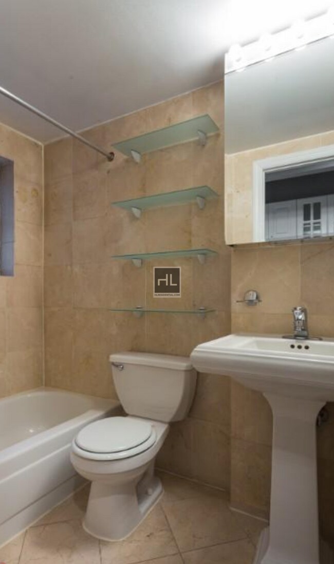 Foto del edificio - Bright Nolita 3-Bedroom with Skyline Views