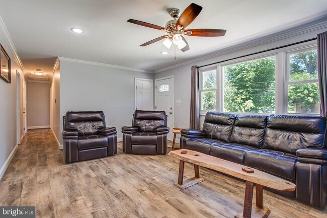 Foto del edificio - 7635 Poplar Rd