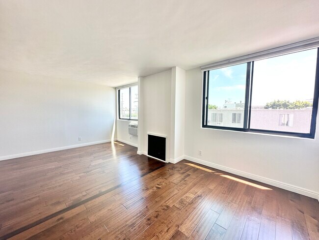 Building Photo - 724 N West Knoll Dr West Hollywood, CA 90069