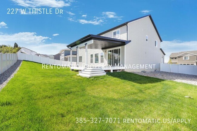 Foto del edificio - 227 Thistle Dr