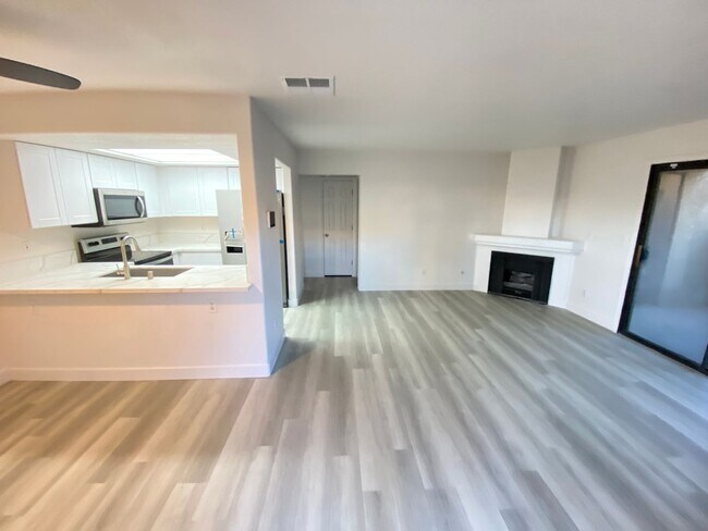 Foto del edificio - Delightful 2BED/2BATH Condo tucked away in a picturesque Henderson community!