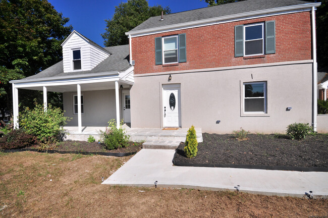 Building Photo - 1062 Pleasant Valley Rd