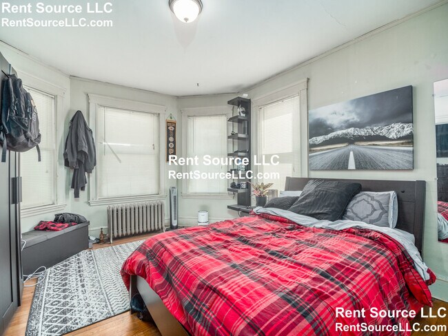 Foto del edificio - 52 Upland Rd