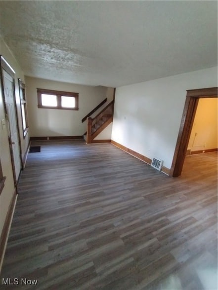 Building Photo - 207 E Lucius Ave