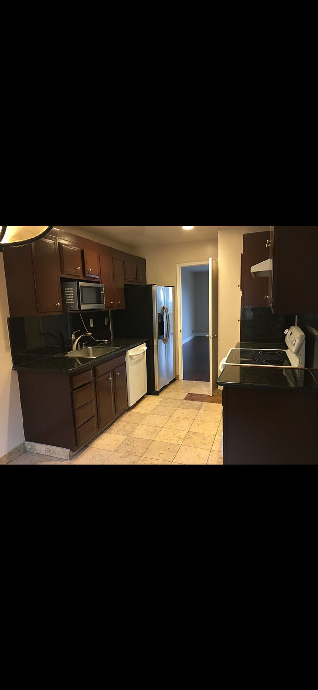 Building Photo - 4050 Farm Hill Blvd