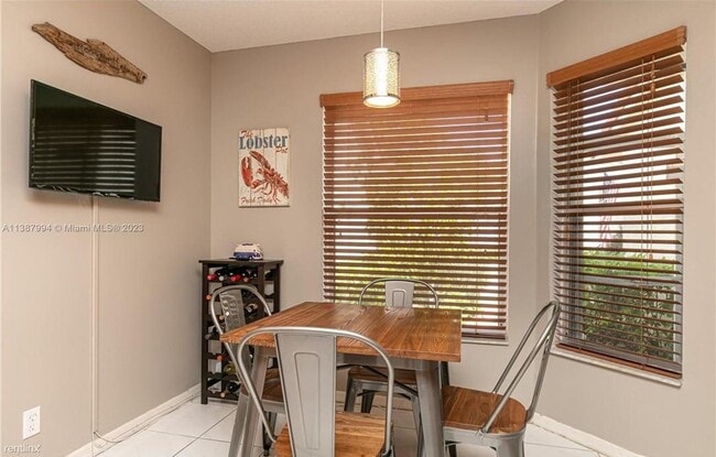 Building Photo - 3 br, 2.5 bath House - 7610 Pinewalk Dr S ...