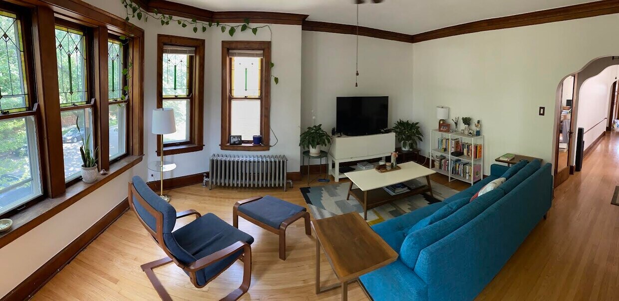 Primary Photo - 5655 W Ainslie St