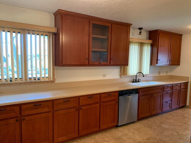 Foto del edificio - Three Weeks Free Rent - Beautiful Single S...