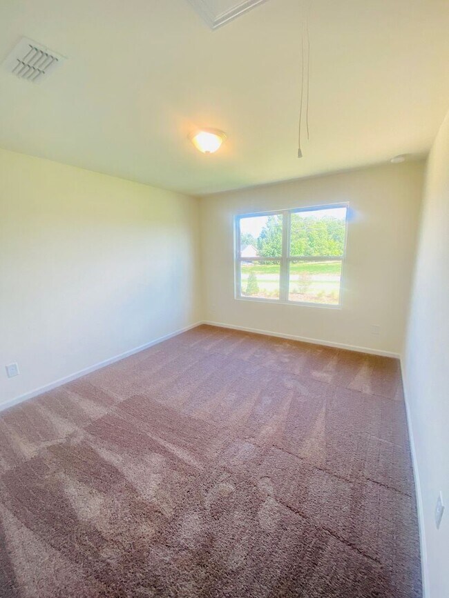 Building Photo - Beautiful 4BR/2.5BA Home in Stallings Brook