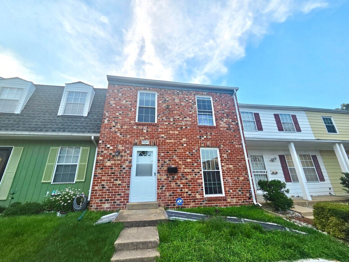 Primary Photo - Charming 3 BR/2.5 BA Townhome in Hyattsville!