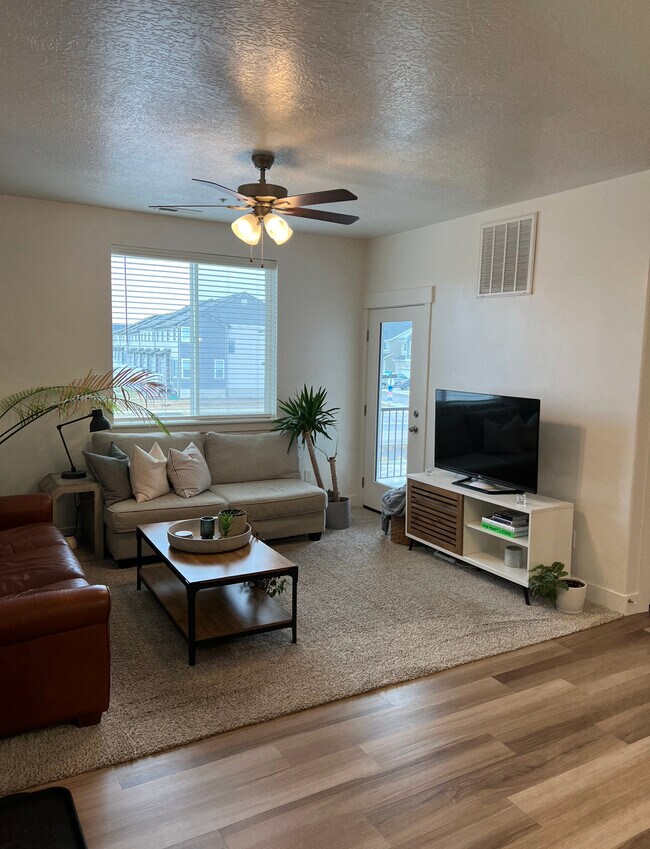 Foto del edificio - 664 N 380 W