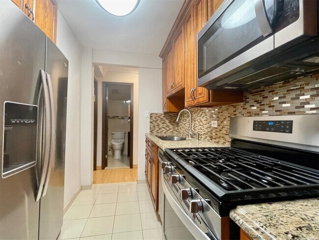 Foto del edificio - 83-36 Beverly Rd