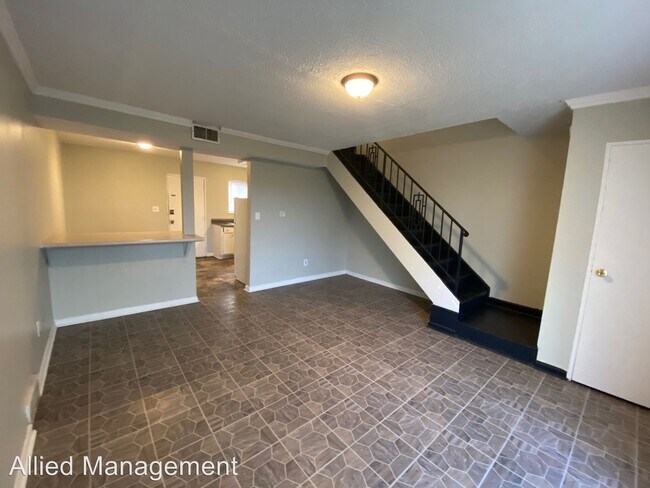 Building Photo - 2016 Cambridge Dr